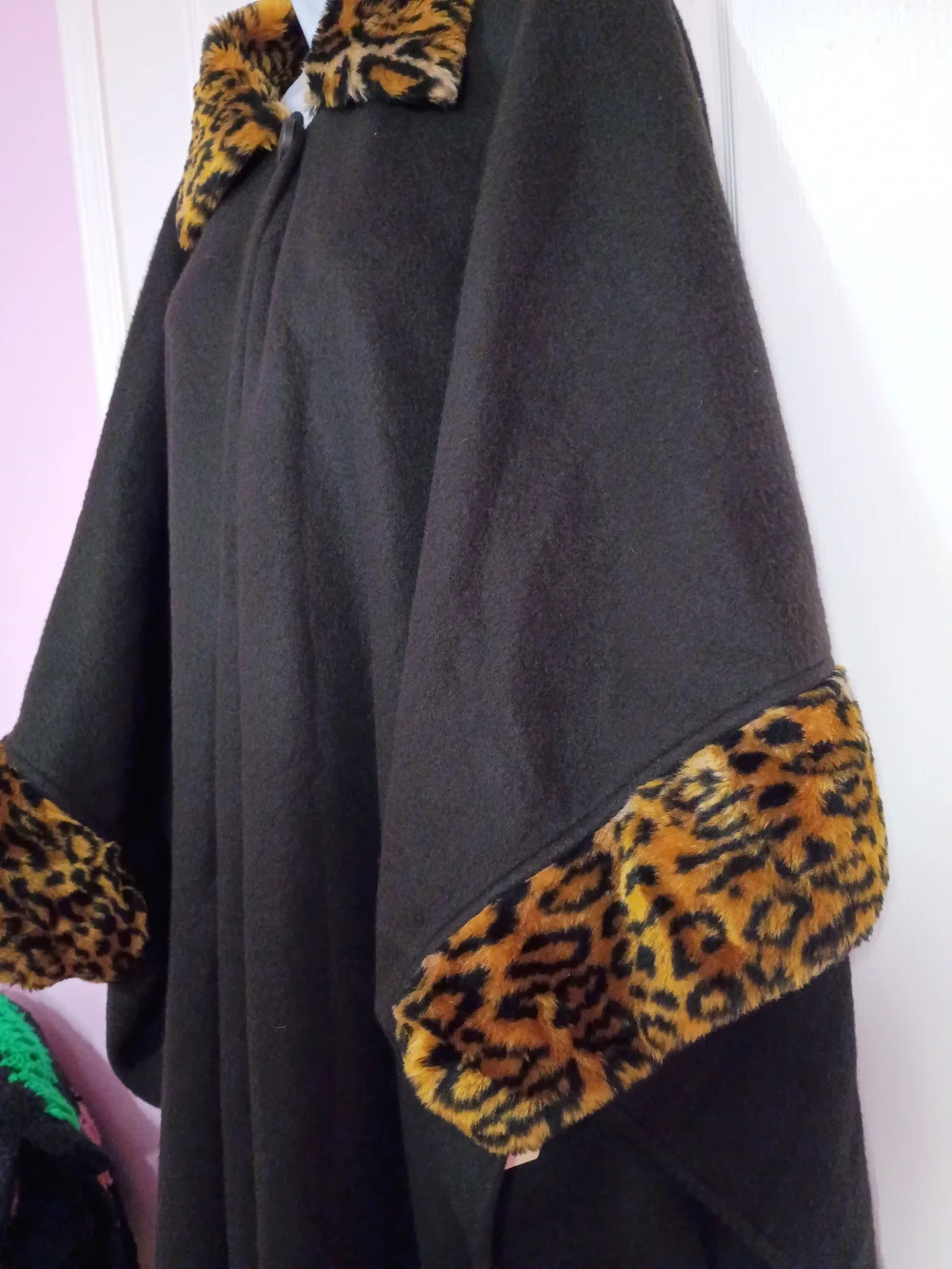 Vintage Black Cape w/ Leopard Faux-Fur Trim - Picture 3 of 9